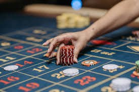Live casino dengan meja blackjack dan roulette di soda77